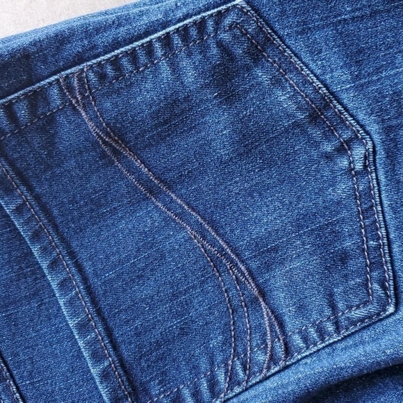 Charter Club curvy boot cut tummy slimming jeans size 18Wvslight distressing - Picture 10 of 11